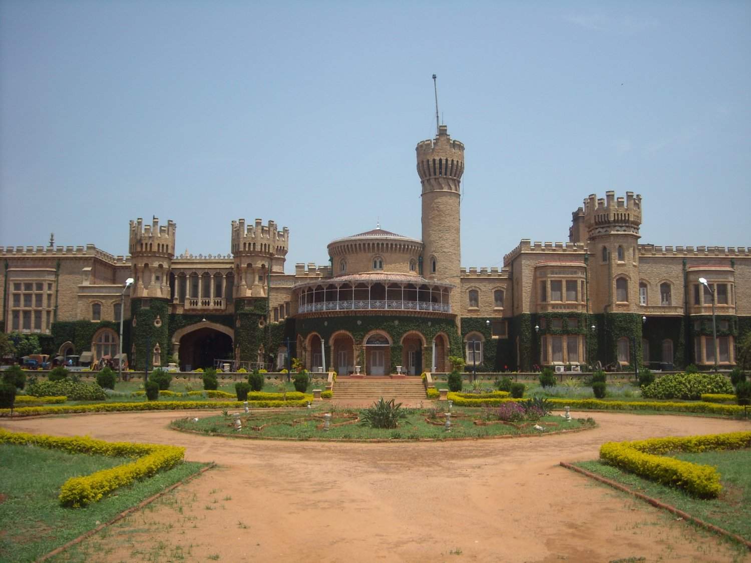 bangalore-palace-img